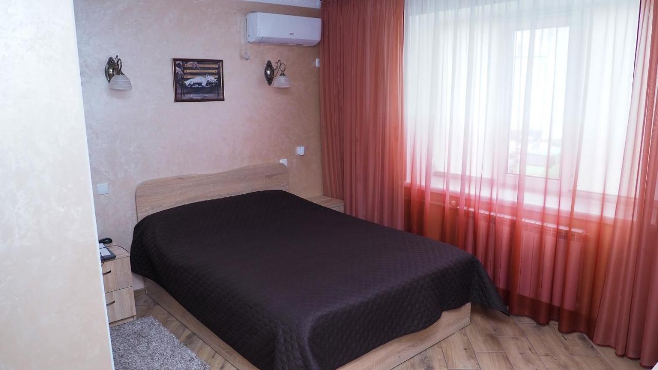 Hotel "Nizhyn" Exterior foto