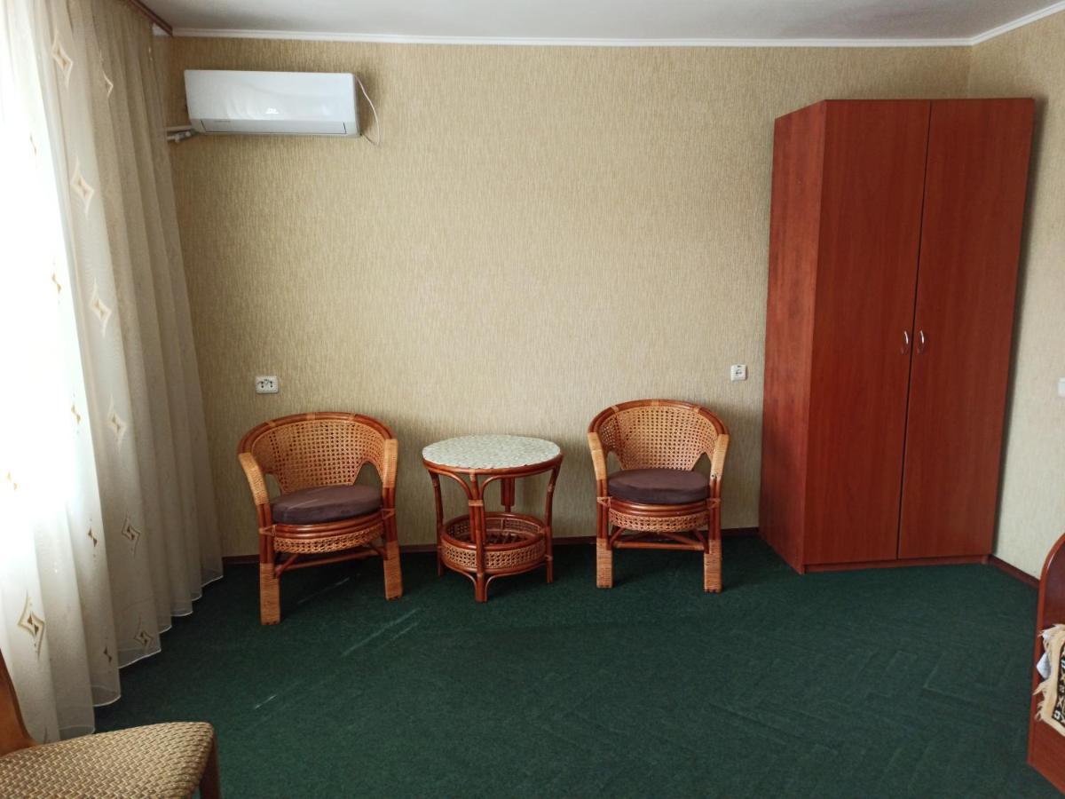 Hotel "Nizhyn" Exterior foto